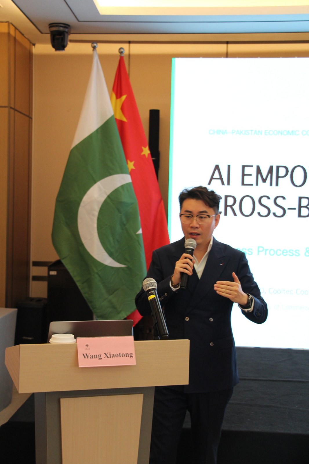 Cooltechx CEO Mark Wang presenting enterprise management and international expansion